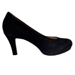 Clarks  Artisan Comfort Sole Black Suede 3 1/4 " Heels 7.5 Medium